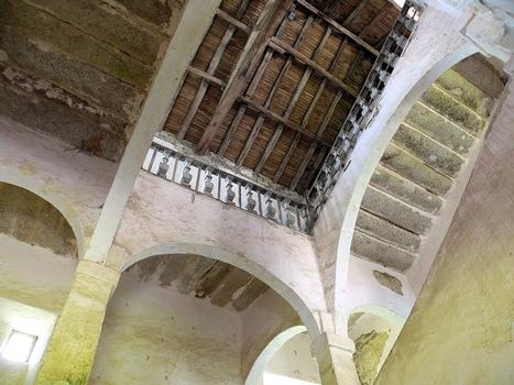 Mortemart - Couvent des Carmes - Escalier monumental du 17 ème siècle. Deux escaliers monumentaux existent, un dans chaque pavillon d'angle