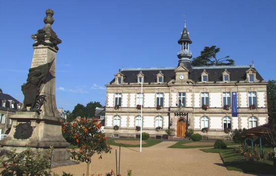 Saint-Yriex-la-Perche - Hôtel de ville