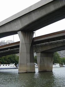 Pont de Clichy - Le pont routier à côté du pont du Métro