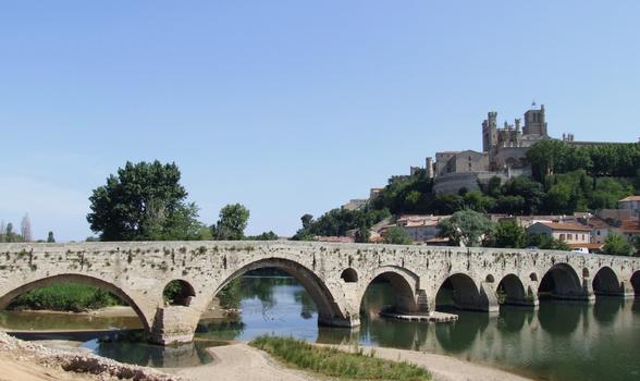 Béziers - Pont-Vieux sur l'Orb et la cathédrale Saint-Nazaire