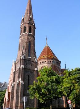 Kirche am Szilágyi Dezso-Platz