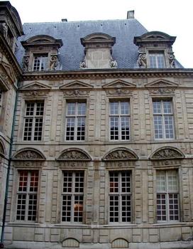 Hôtel de SullyAile ajoutée en 1660