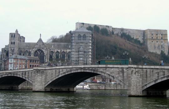 Huy - Pont du roi Baudouin, collégiale Notre-Dame et Fort de Huy