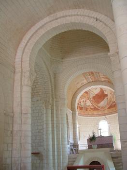 Tavant - Eglise Saint-Nicolas - Nef, croisée du transept et choeur surélevé au-dessus de la crypte