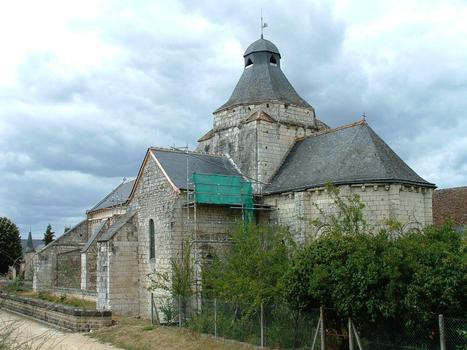 Tavant - Eglise Saint-Nicolas - Ensemble vu de l'Est
