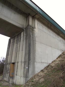 Pont sur le CD4 - Franchissement du canal de dérivation de l'aménagement hydroélectrique du Péage-de-Roussillon - Une culée