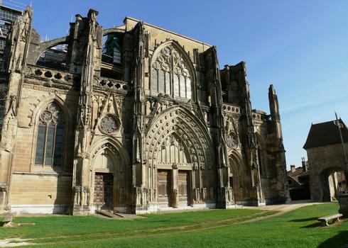 Saint-Antoine-l'Abbaye - Abbaye de Saint-Antoine - Façade de l'abbatiale construite en 1297