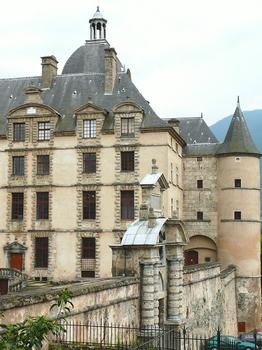 Château de Vizille - Portail Lesdiguières (1624) et le château