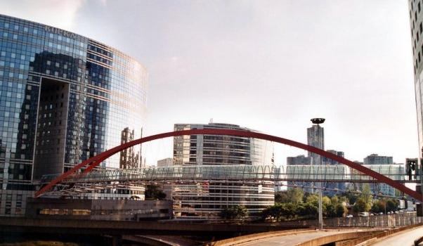 Japan Bridge und Kupka-Haus, La Défense, Paris