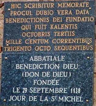 Abbaye de La Bénisson-Dieu - Plaque commémorative