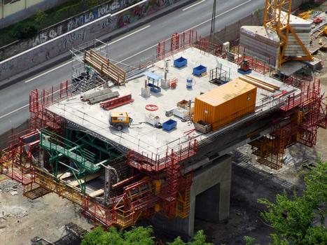Viaduc de Saint-Paul - Equipage mobile pour la réalisation de la quatrième paire de voussoirs