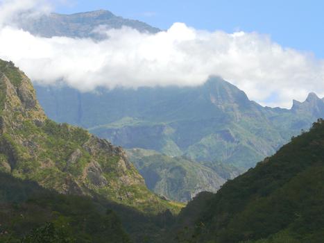 RN5 - Une route permettant de voir un paysage d'origine volcanique impressionnant avec des sommets dépassant les 3 000 m