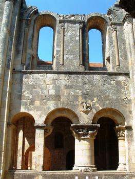 Abbaye de la Sauve-Majeure - Les arcades du choeur et de la chapelle latérale Nord