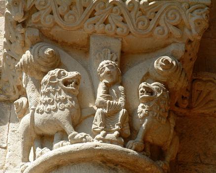 Abbaye de la Sauve-Majeure - Abbatiale - Chapiteau du choeur - Daniel entre les lions