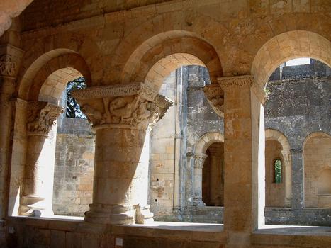 Abbaye de la Sauve-Majeure - Arcades du choeur vues de la chapelle latérale Nord