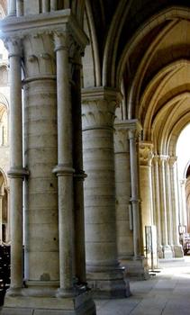 Notre-Dame de Laon.Nef, colonnes et colonnettes