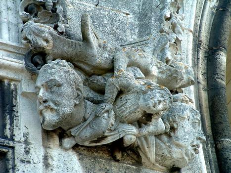 Cathédrale de LaonGargouilles avec personnages (architecte de la restauration?): Cathédrale de Laon Gargouilles avec personnages (architecte de la restauration?)