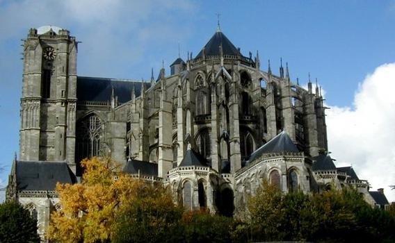 Cathédrale Saint-Julien du Mans.Chevet, transept et tour sud