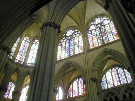 Cathédrale Saint-Julien du Mans.Les fenêtres hautes du choeur
