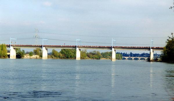 Viaduc de la Loire (LGV Atlantique) et pont de Montlouis