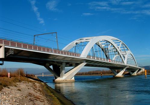 LGV Méditerranée - Viaduc de la Garde-Adhémar sur le canal de Donzère - Ensemble