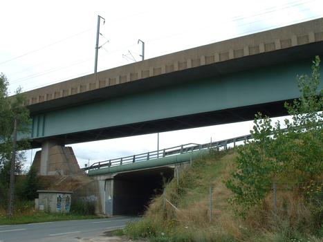 LGV Nord-Europe - Viaduc de Longueil-Sainte-Marie - Franchissement de l'autoroute A1 et de la route départementale D13