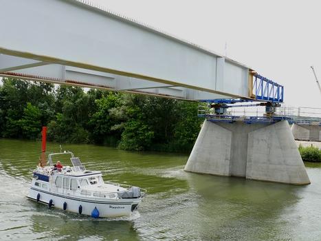 LGV Rhin-Rhône - Viaduc de la Saône - Franchissement de la Saône au-dessus des bateaux de plaisance