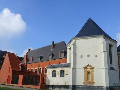 Lille - Musée de l'hospice Comtesse - Façade sur l'avenue du Peuple Belge