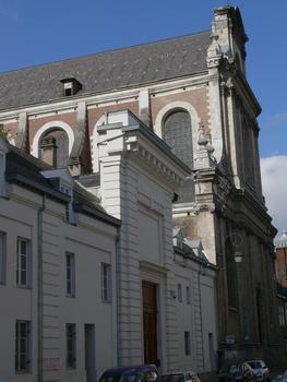 Lille - Nouvelle préfecture du Nord - Façade rue de l'Hôpital-militaire et l'église Saint-Etienne