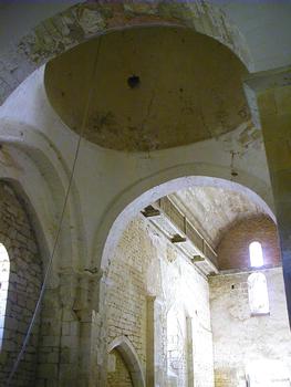 Limeuil - Chapelle Saint-Martin - Coupole sous le clocher et nef