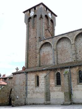Marols - Eglise Saint-Pierre - Clocher fortifié construite pour protéger le prieuré pendant la guerre de Cent Ans