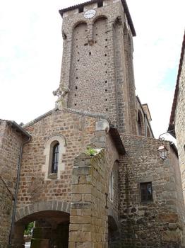 Marols - Eglise Saint-Pierre - Clocher fortifié construit pendant la guerre de Cent Ans et chevet