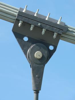Saint-Just-Saint-Rambert - Grand pont sur la Loire - Attache d'une suspente sur un câble de suspension