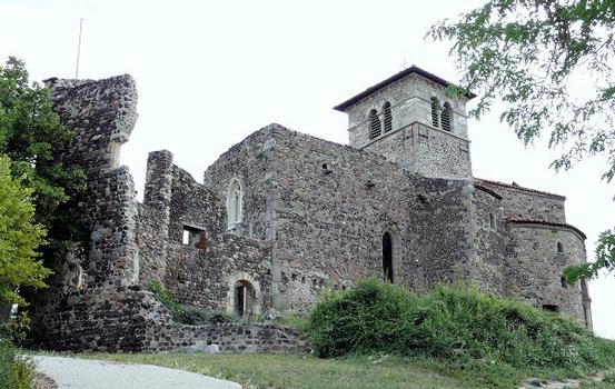 Saint-Romain-le-Puy - Eglise Saint-Romain. Les vestiges du prieuré et l'église