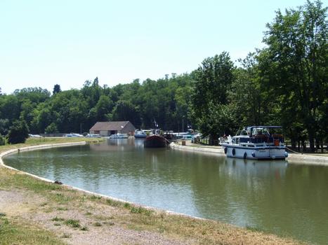 Canal latéral à la Loire - Châtillon-sur-Loire - Le port sur le nouveau tracé du canal