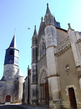 Châtillon-Coligny - Eglise paroissiale Saint-Pierre-et-Saint-Paul - Façade occidentale construite en 1867 par l' architecte diocésain J. Fournier