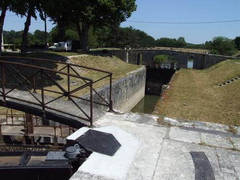 Canal latéral à la Loire - Châtillon-sur-Loire - Ecluse des Combles - Le sas et la porte côté Briare