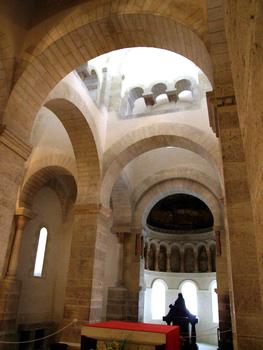 Germigny-des-Près - Oratoire carolingien - La croisée et la chapelle Est où se trouve la mosaïque