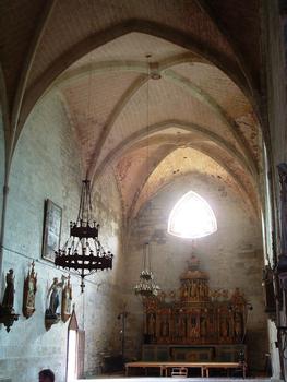 Les Junies - Eglise Sainte-Madeleine - Nef, vers l'Ouest montrant le rétable du 17ème siècle
