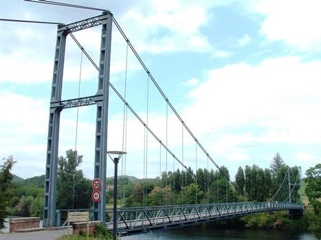 Albas - Pont suspendu sur le Lot - Le pont au-dessus du Lot