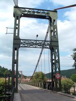 Castelfranc - Pont suspendu sur le Lot - Le pylône rive gauche