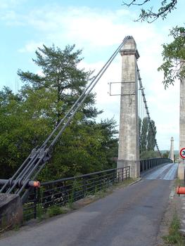 Anglars-Juillac - Pont suspendu sur le Lot - Ensemble de la suspension