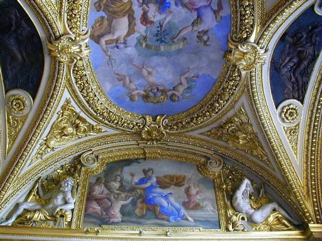 Palais du Louvre: Petite galerie - Rez-de-chaussée - Appartement d'été de la Reine aménagé par Louis Le Vau - Peintures de Romanelli