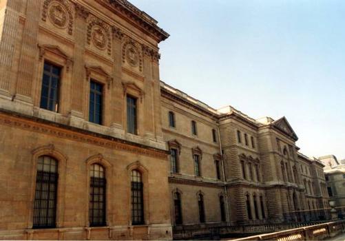 Palais du LouvreFaçade extérieure de l'aile nord de la cour carrée