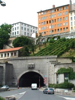 Tunnel sous la Croix-RousseEntrée côté Rhône et maisons