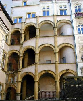 Lyon - 4 rue Juiverie - Hôtel Paterin (maison Henri IV) - Façade avec escalier côté place Saint-Paul