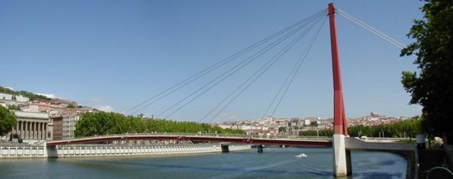 Footbridge at the Palais de Justice in Lyon.Pylon