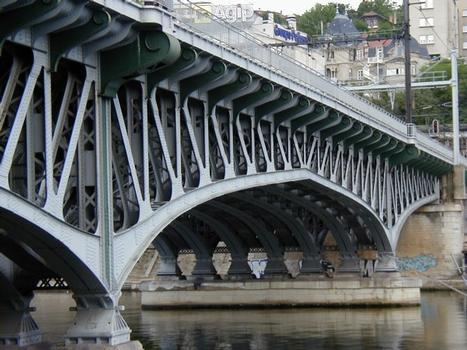 Kitchener-Eisenbahnbrücke in Lyon