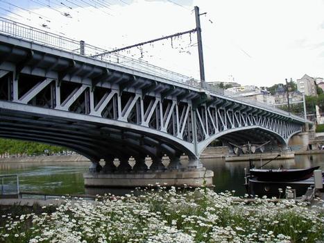 Kitchener-Eisenbahnbrücke in Lyon