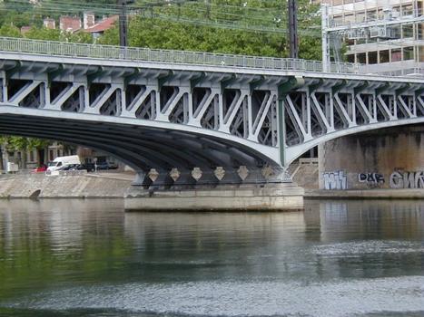 Kitchener-Eisenbahnbrücke in Lyon